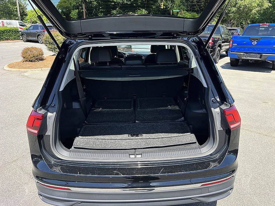 Used 2023 Volkswagen Tiguan SE FWD image 15