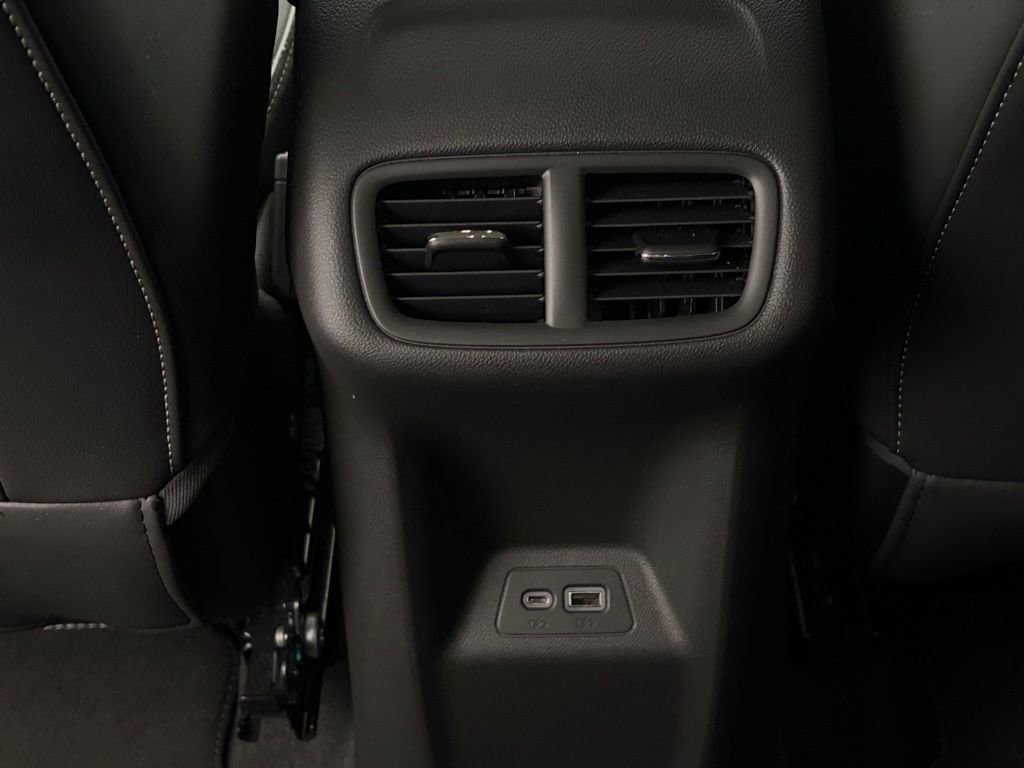 Used 2023 Buick Envision Essence AWD/4WD image 24