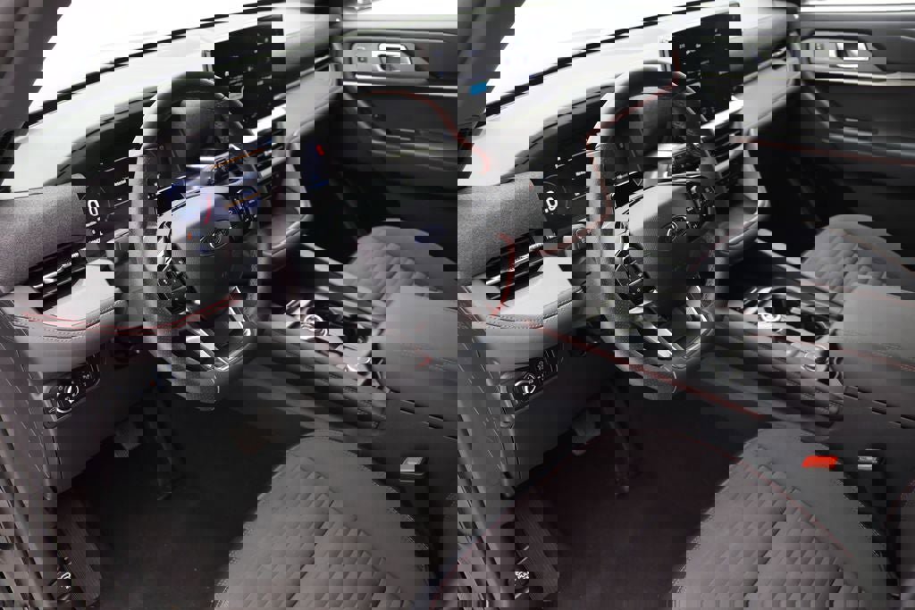 Used 2025 Ford Explorer ST-Line w/ ST-Line Street Pack image 15