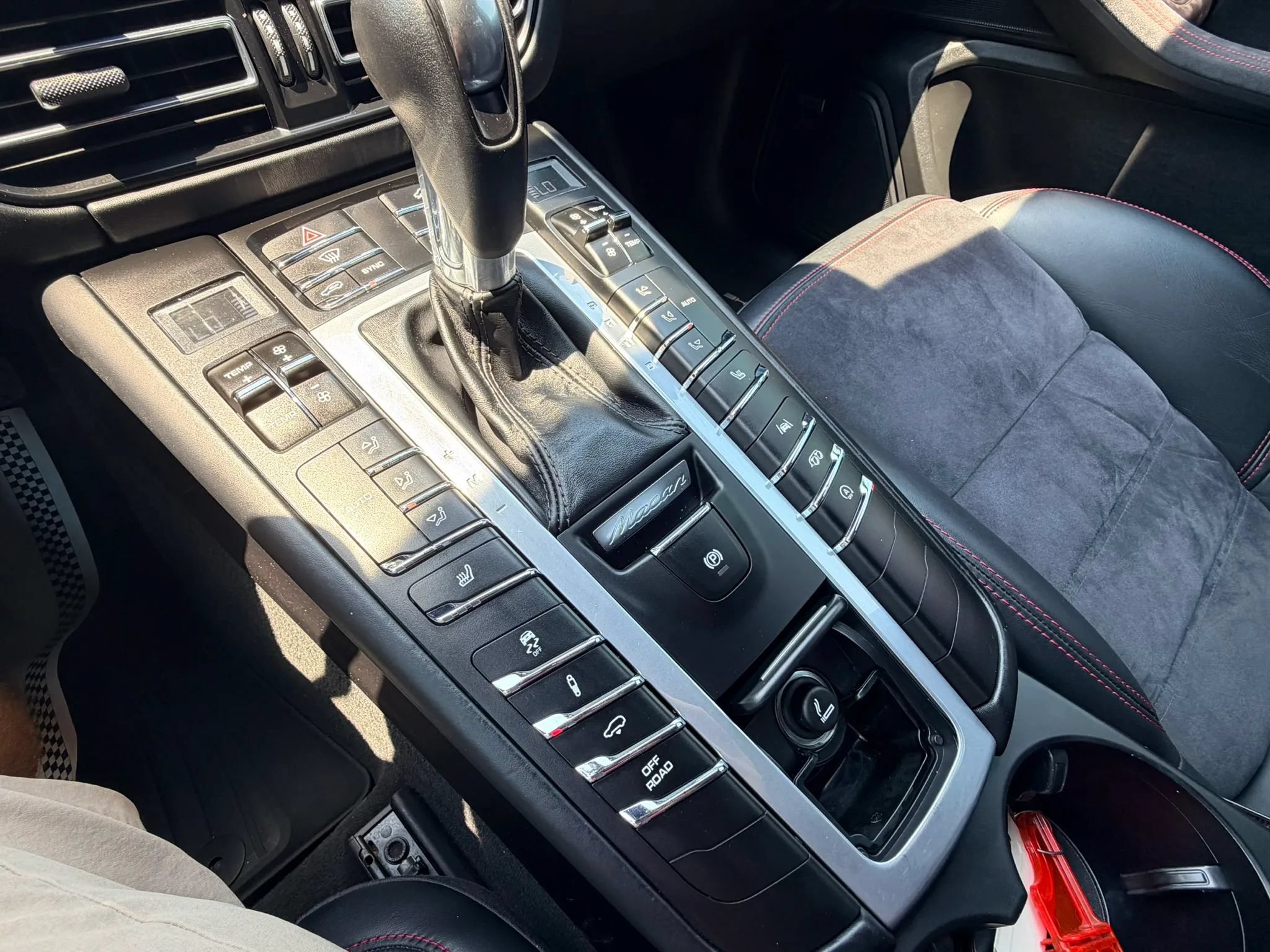 Used 2020 Porsche Macan GTS w/ Sport Chrono Package AWD/4WD image 17