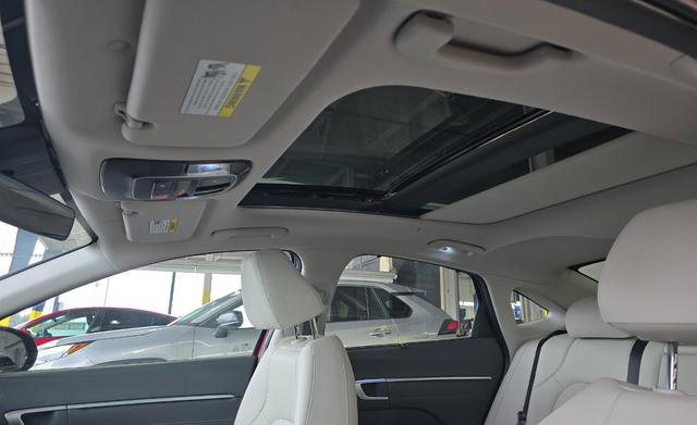 Used 2024 Hyundai Sonata Limited image 10