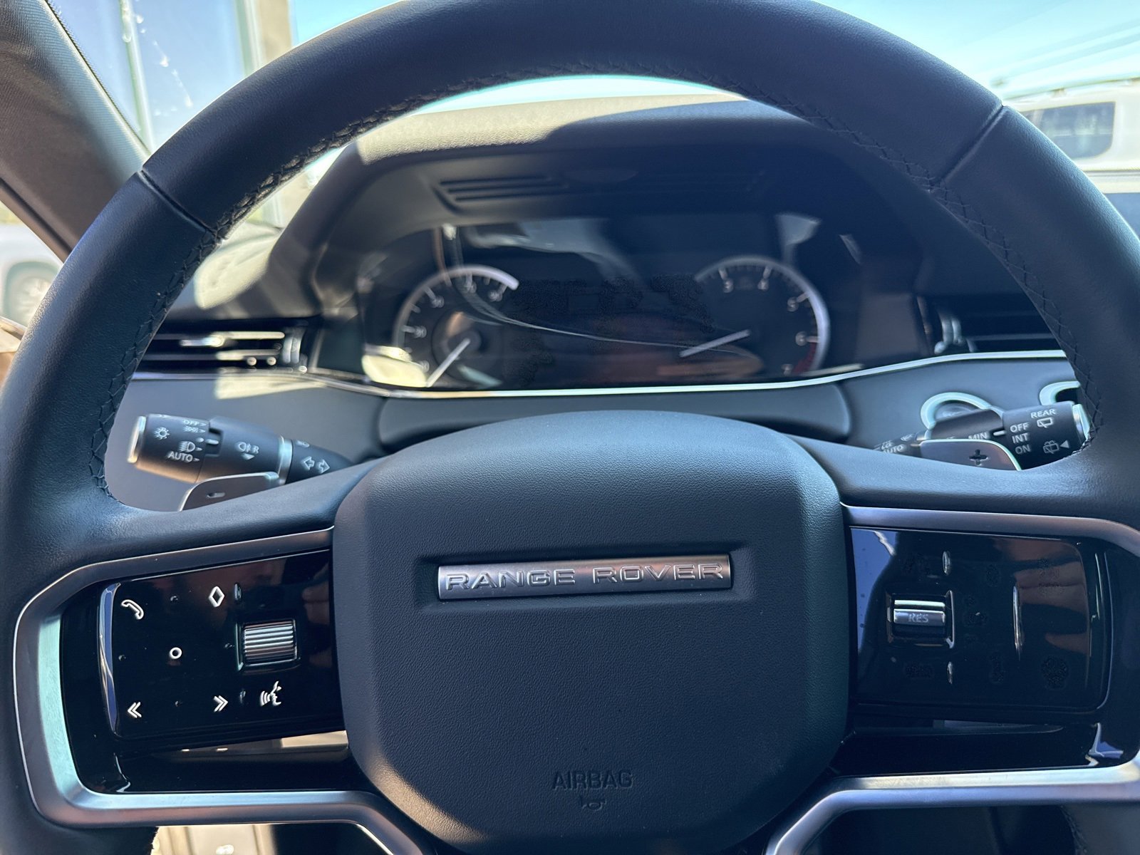 Used 2023 Land Rover Range Rover Evoque R-Dynamic SE image 23