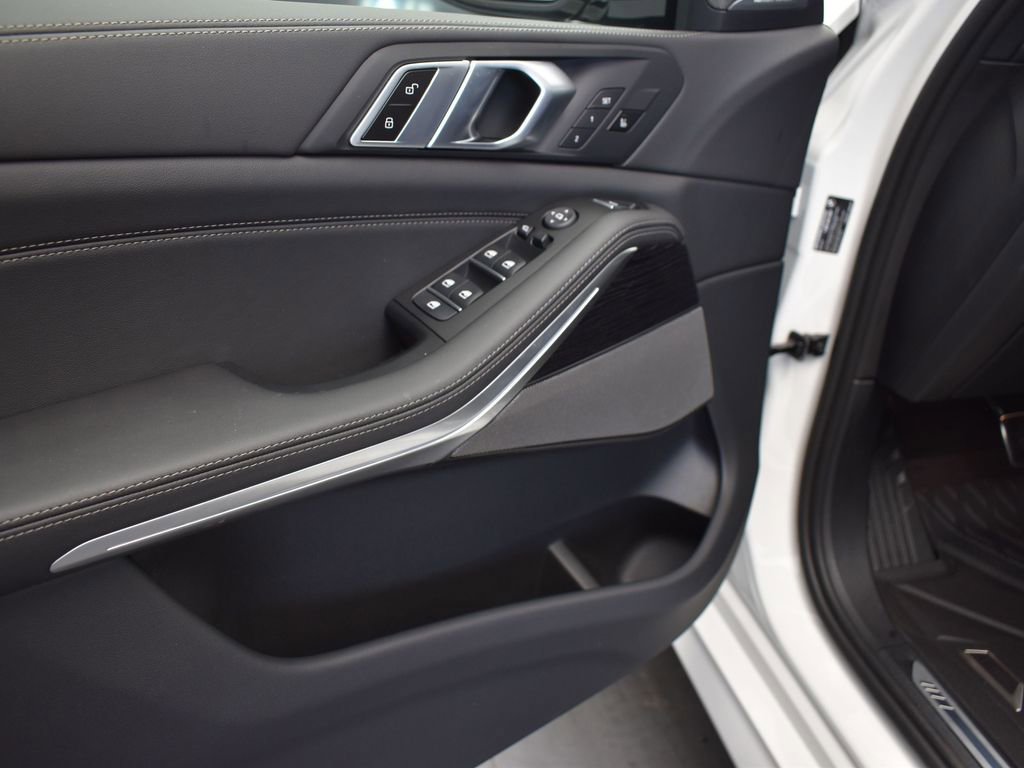 New 2026 BMW X5 sDrive40i w/ M Sport Package image 11