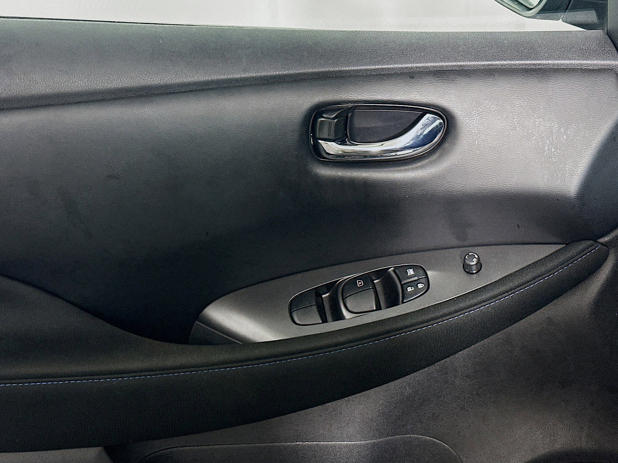 Used 2024 Nissan Leaf S FWD image 15