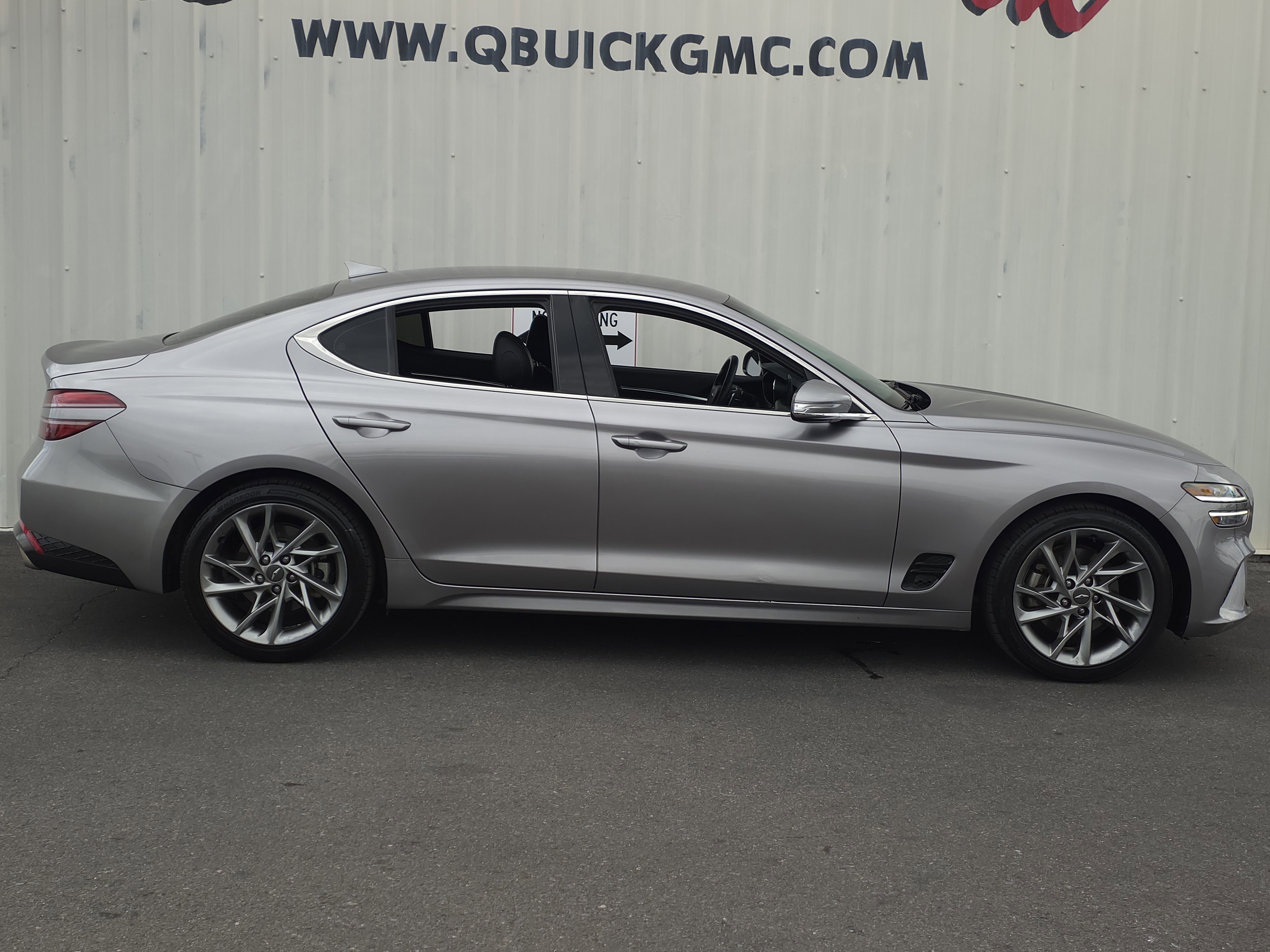 Used 2022 Genesis G70 2.0T image 6
