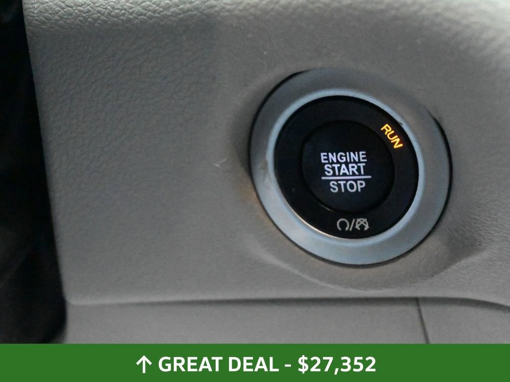 Used 2024 Chrysler Pacifica Touring-L image 28