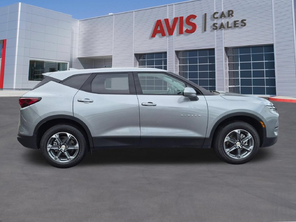 Used 2025 Chevrolet Blazer LT FWD image 5