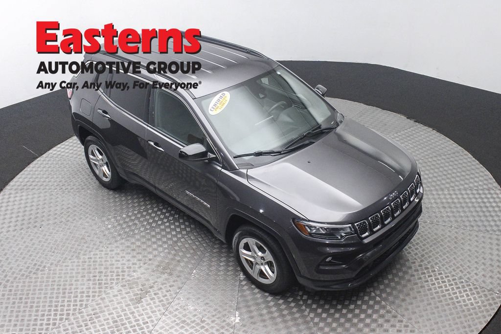 Used 2024 Jeep Compass Latitude AWD/4WD image 3