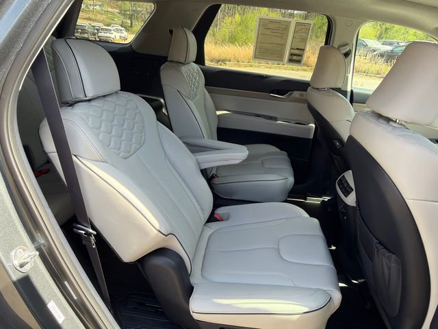 Used 2022 Hyundai Palisade Limited w/ Winter Package image 15
