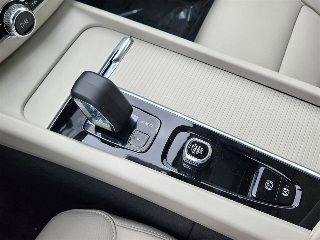 New 2025 Volvo XC60 B5 Plus w/ Protection Package Premier image 15