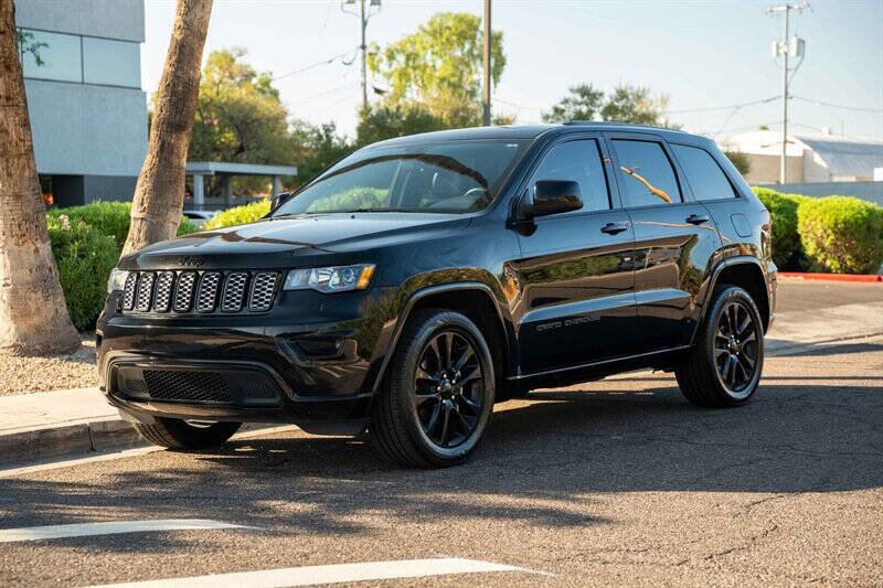 Used 2020 Jeep Grand Cherokee Altitude image 1