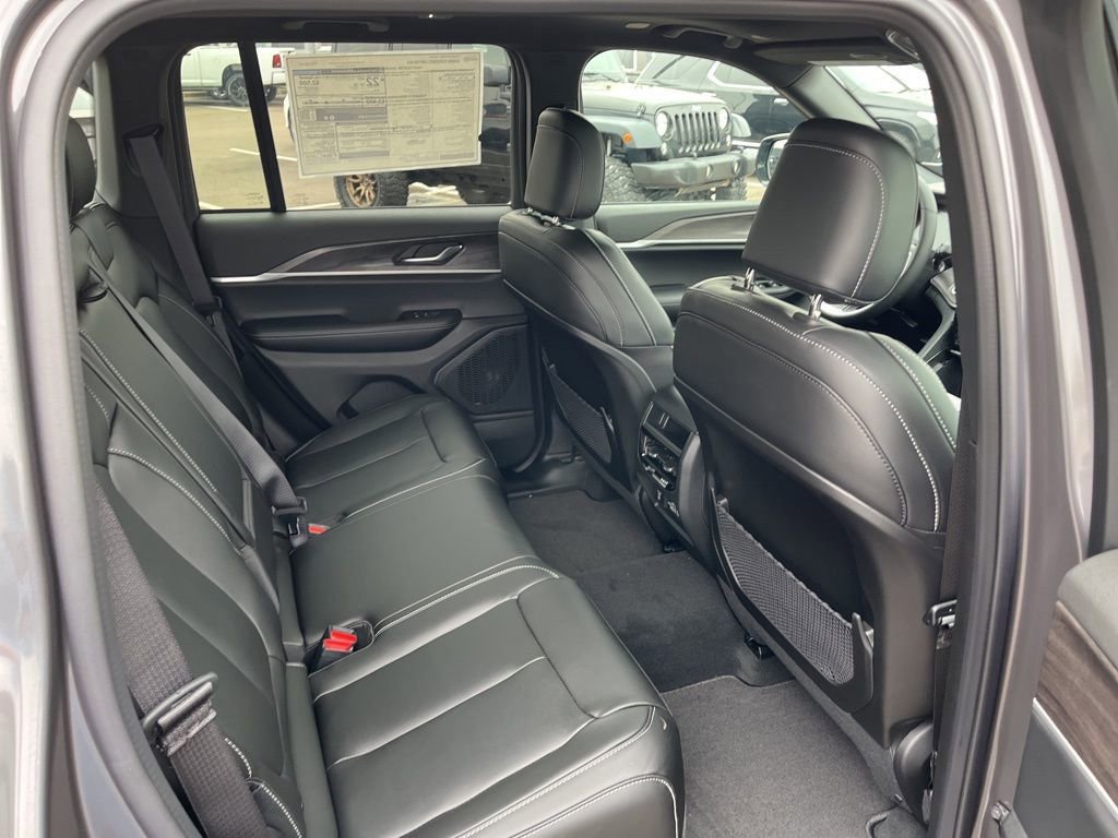 New 2025 Jeep Grand Cherokee Limited w/ Black Appearance Package AWD/4WD image 28