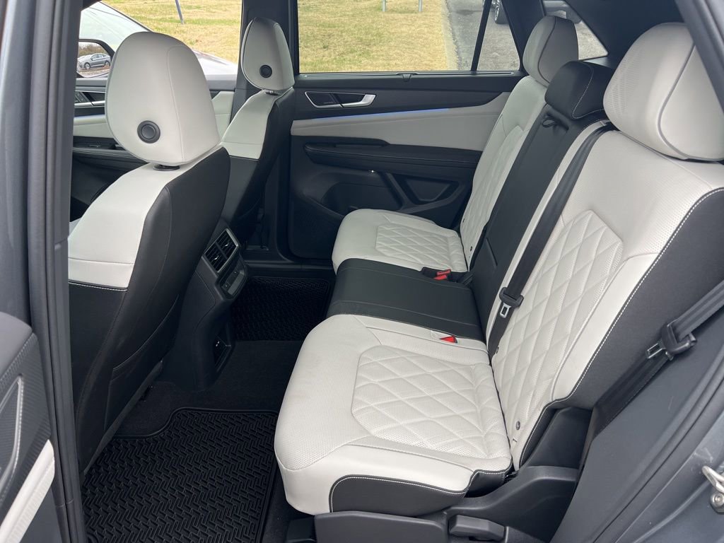 Used 2025 Volkswagen Atlas Cross Sport SEL Premium R-Line image 25