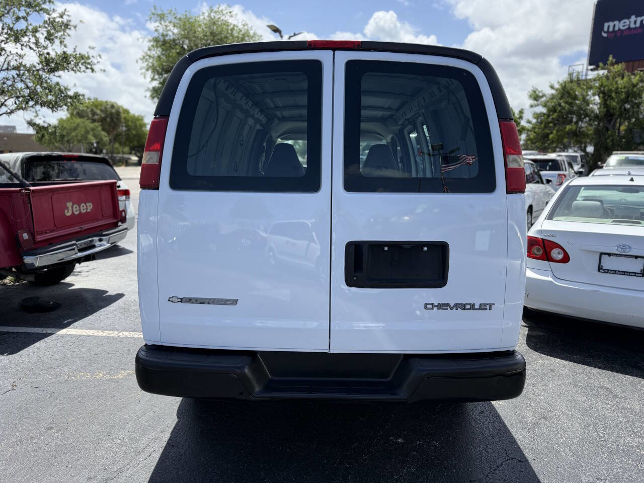 Used 2005 Chevrolet Express 2500 image 4