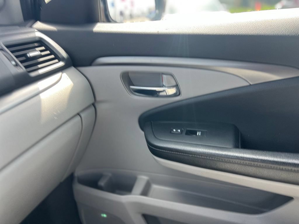 Used 2017 Honda Ridgeline RTL image 18