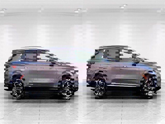 Used 2024 Chevrolet Equinox EV LT image 3