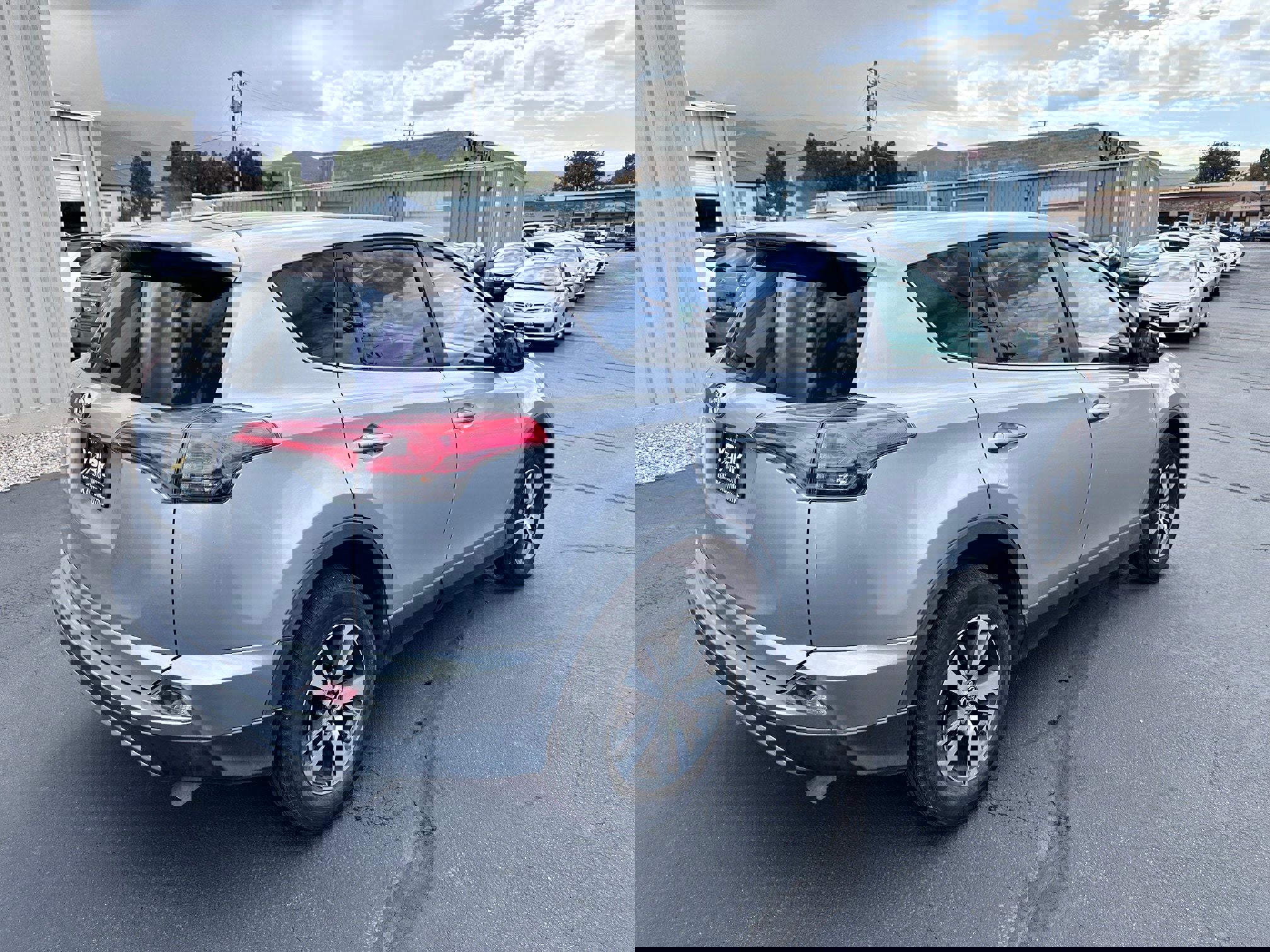 Used 2017 Toyota RAV4 XLE image 3