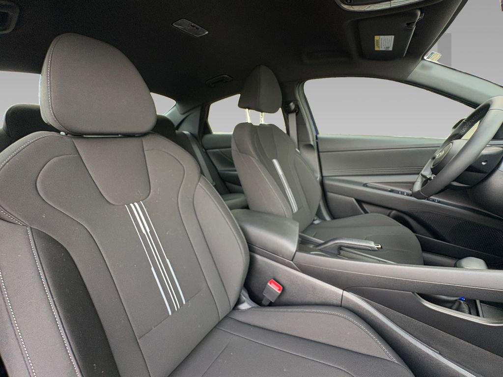 New 2025 Hyundai Elantra Sport image 8
