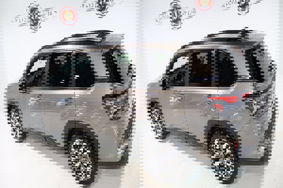 Used 2025 Subaru Forester Touring image 10