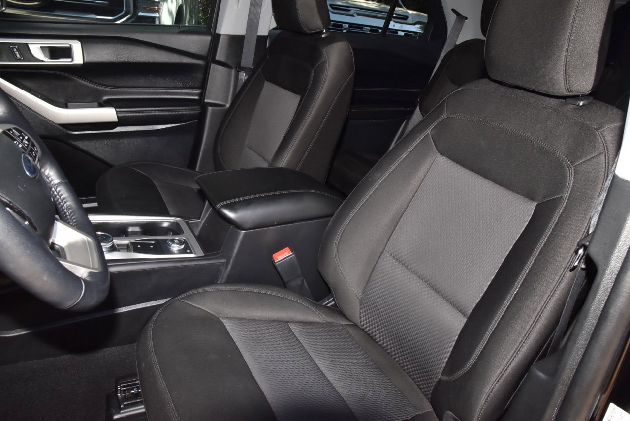 Used 2023 Ford Explorer XLT AWD/4WD image 32