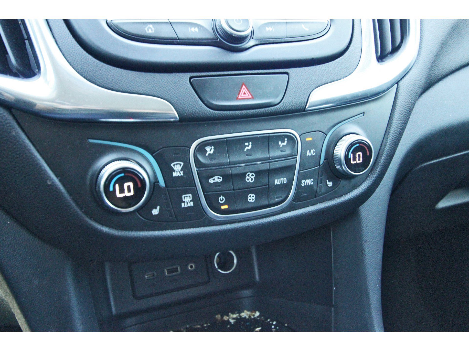 Used 2020 Chevrolet Equinox LT image 28