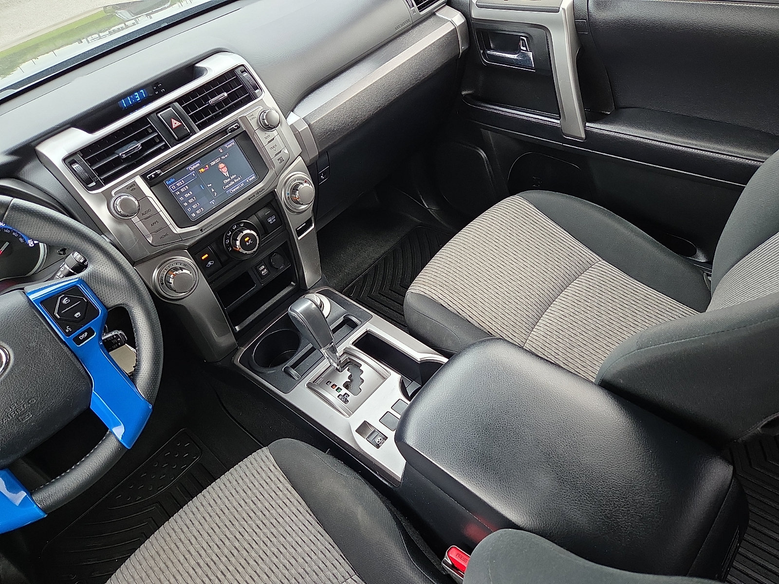 Used 2019 Toyota 4Runner SR5 AWD/4WD image 13