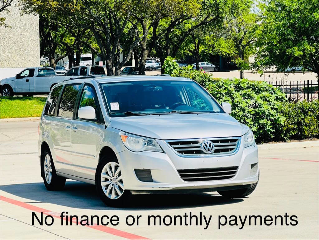 Used 2012 Volkswagen Routan SE image 1