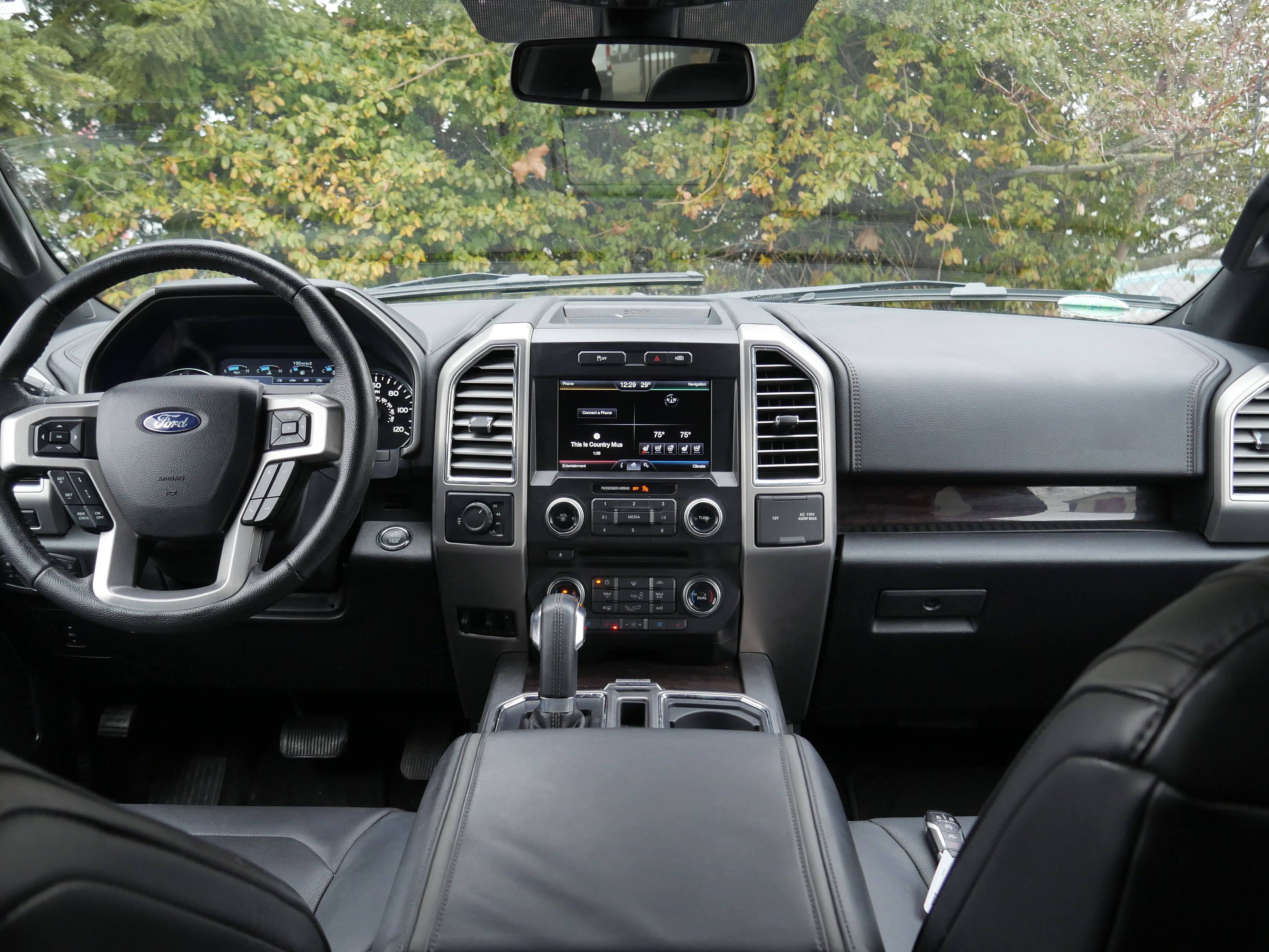 Used 2015 Ford F150 Platinum w/ Equipment Group 701A Luxury image 11