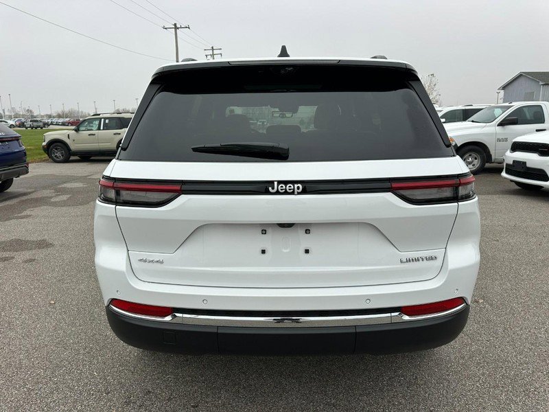 Used 2025 Jeep Grand Cherokee Limited w/ Luxury Tech Group II image 4