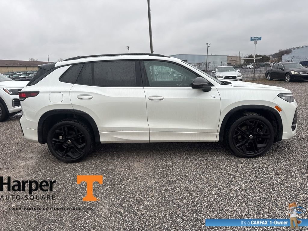 Used 2025 Volkswagen Tiguan SE R-Line image 6