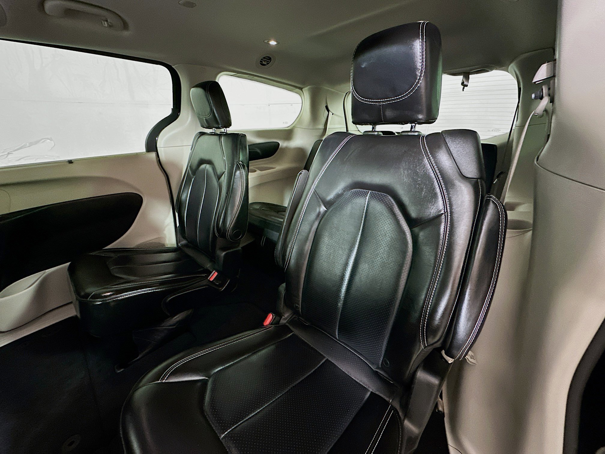 Used 2023 Chrysler Pacifica Touring-L FWD image 22
