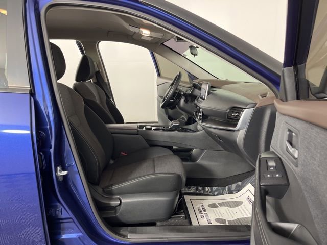 Used 2022 Nissan Rogue SV image 39