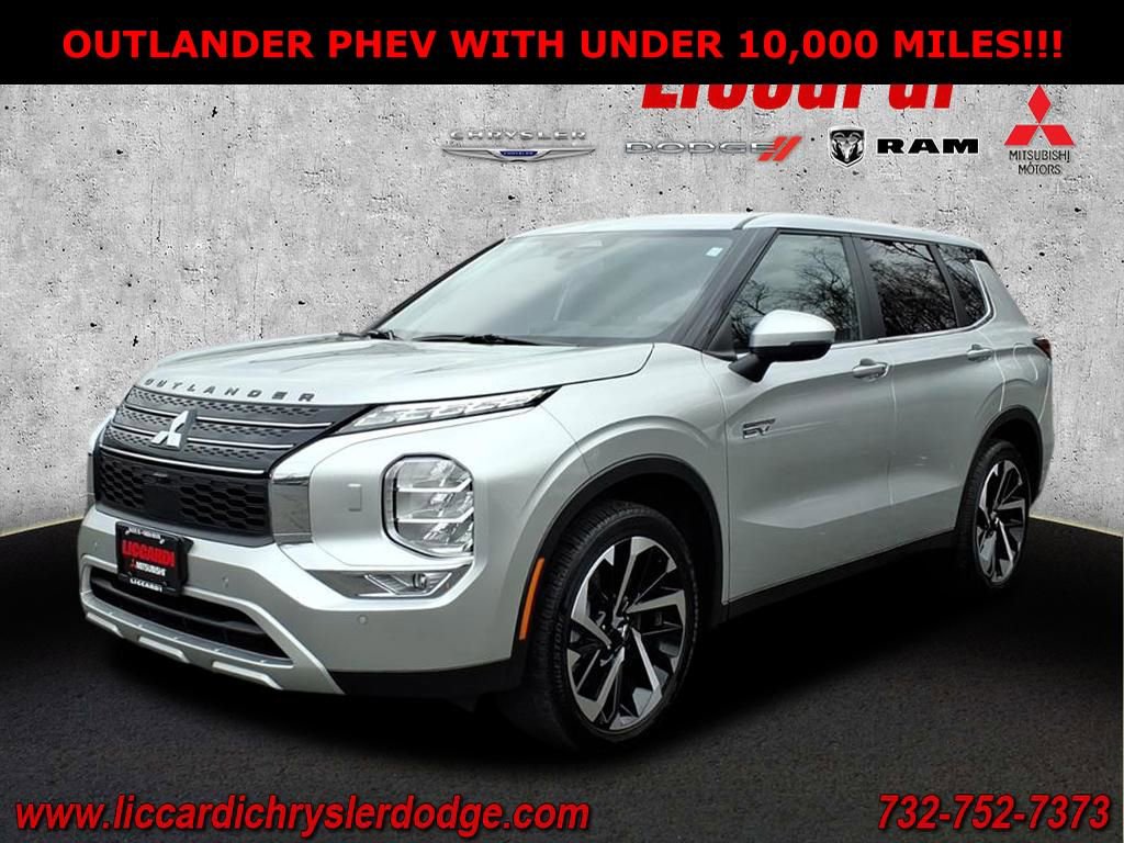 Used 2025 Mitsubishi Outlander SE image 3