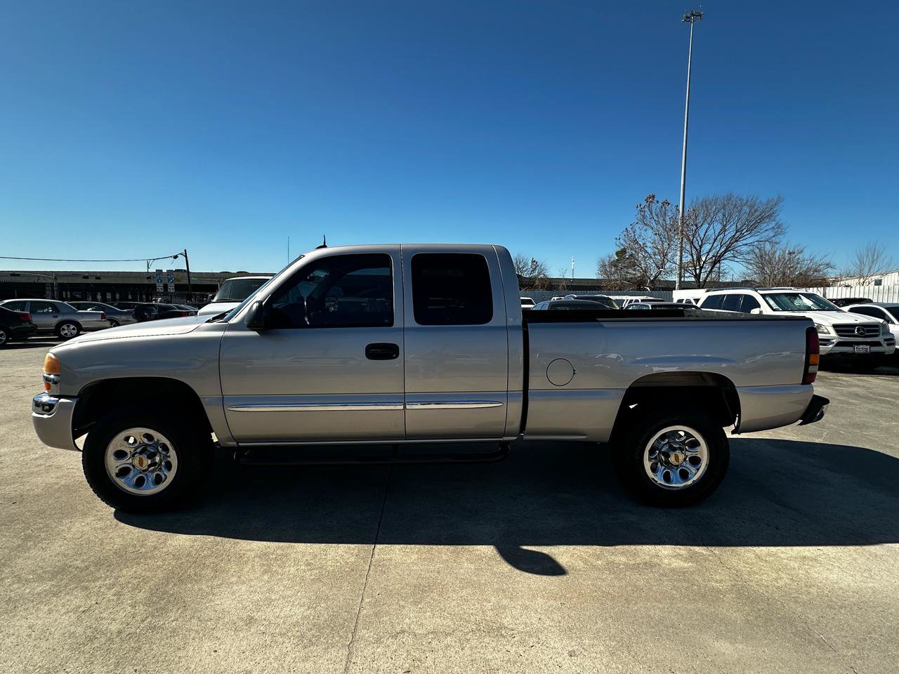 Used 2004 GMC Sierra 1500 SLE w/ Safe And Sound Package RWD image 2
