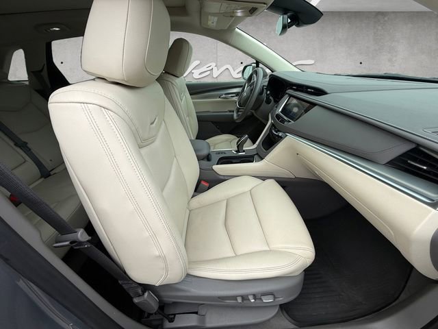Used 2017 Cadillac XT5 Luxury w/ Driver Awareness Package image 24