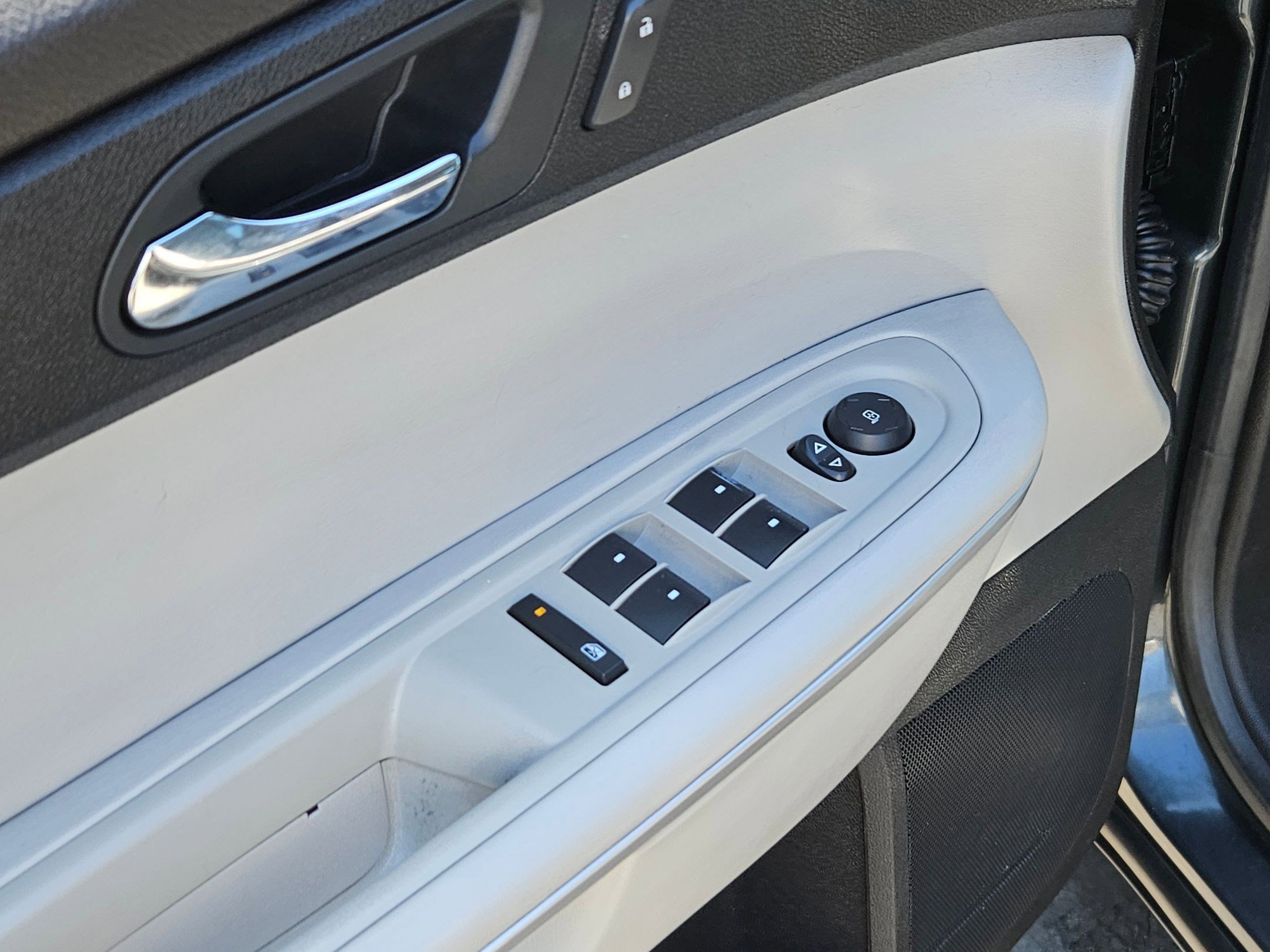 Used 2011 GMC Acadia SL w/ Preferred Package image 12