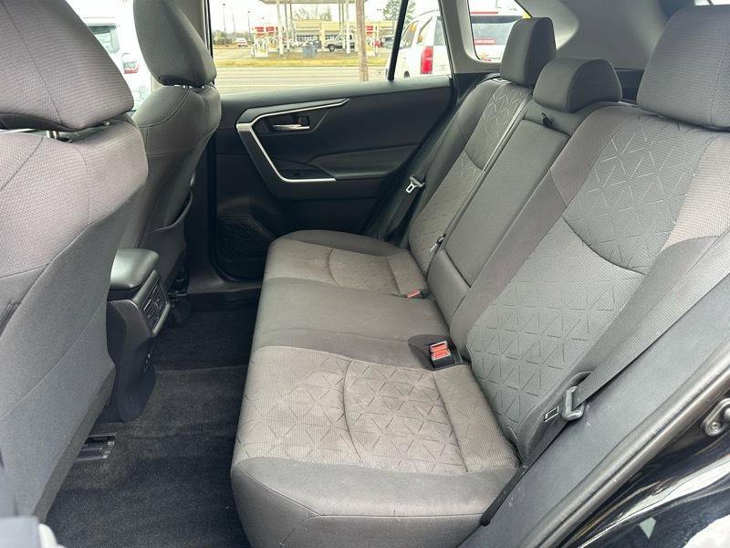 Used 2020 Toyota RAV4 XLE w/ Convenience Package image 11
