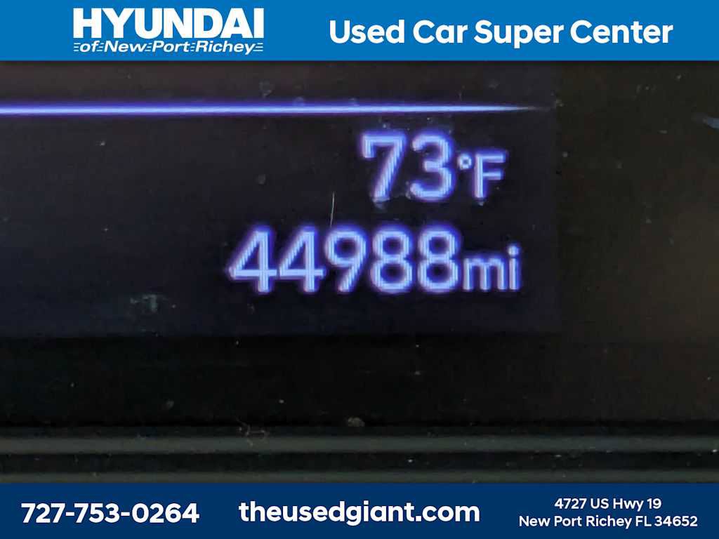 Used 2023 Hyundai Venue Limited image 30