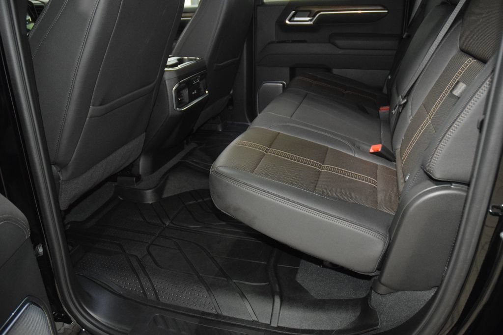 Used 2025 Chevrolet Silverado 1500 High Country w/ High Country Premium Package AWD/4WD image 43