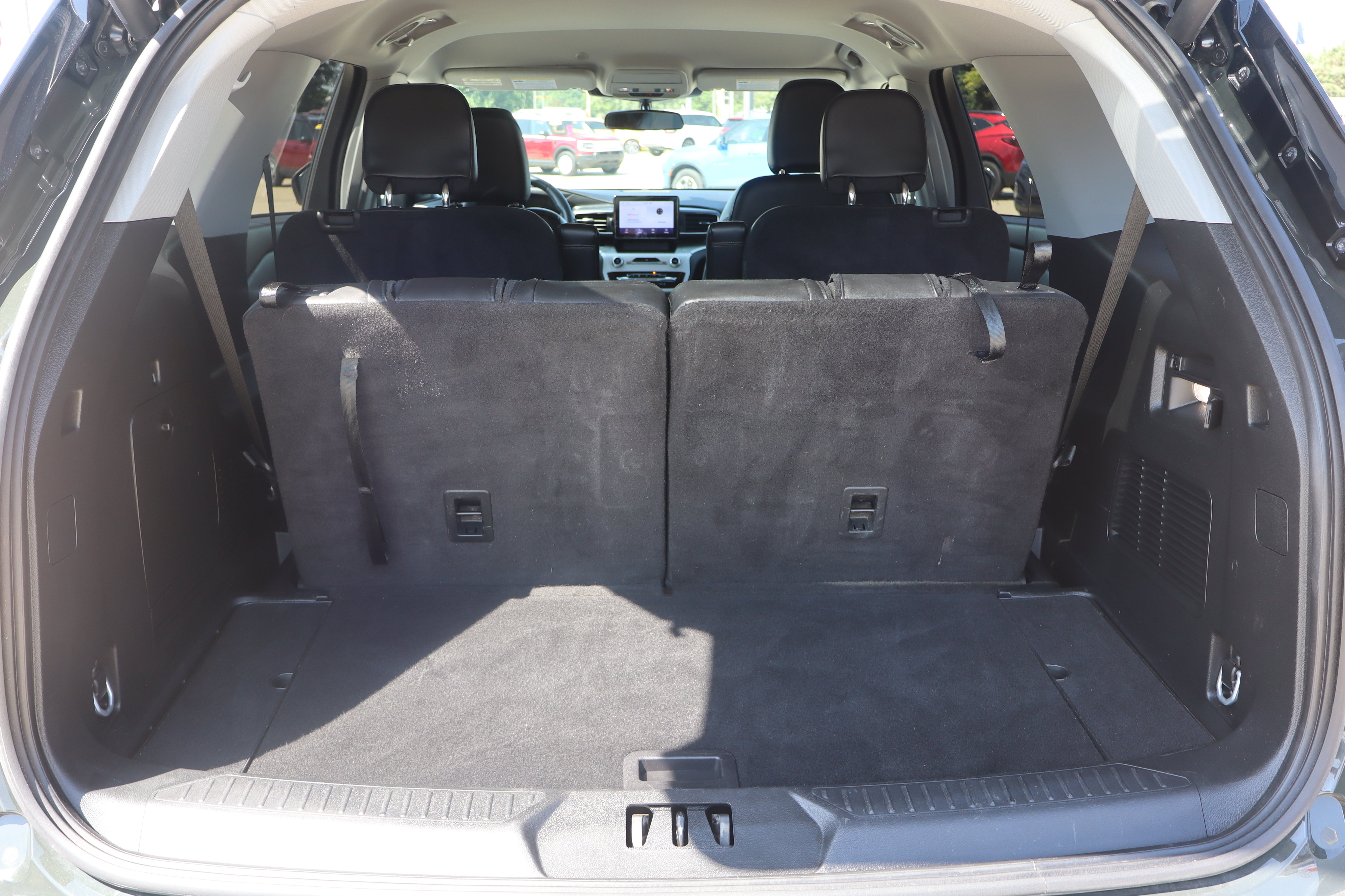 Used 2023 Ford Explorer XLT w/ Equipment Group 202A AWD/4WD image 28
