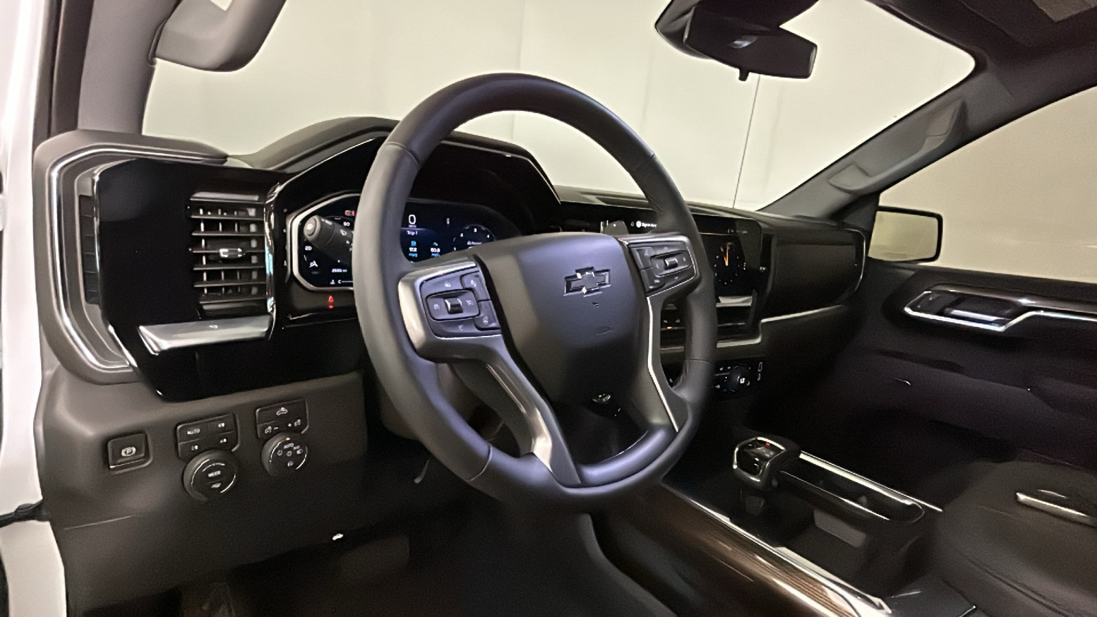 Used 2026 Chevrolet Silverado 1500 LT Trail Boss w/ LPO, Dark Essentials Package AWD/4WD image 16