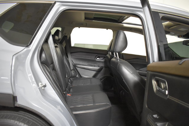 Used 2021 Nissan Rogue Platinum AWD/4WD image 35
