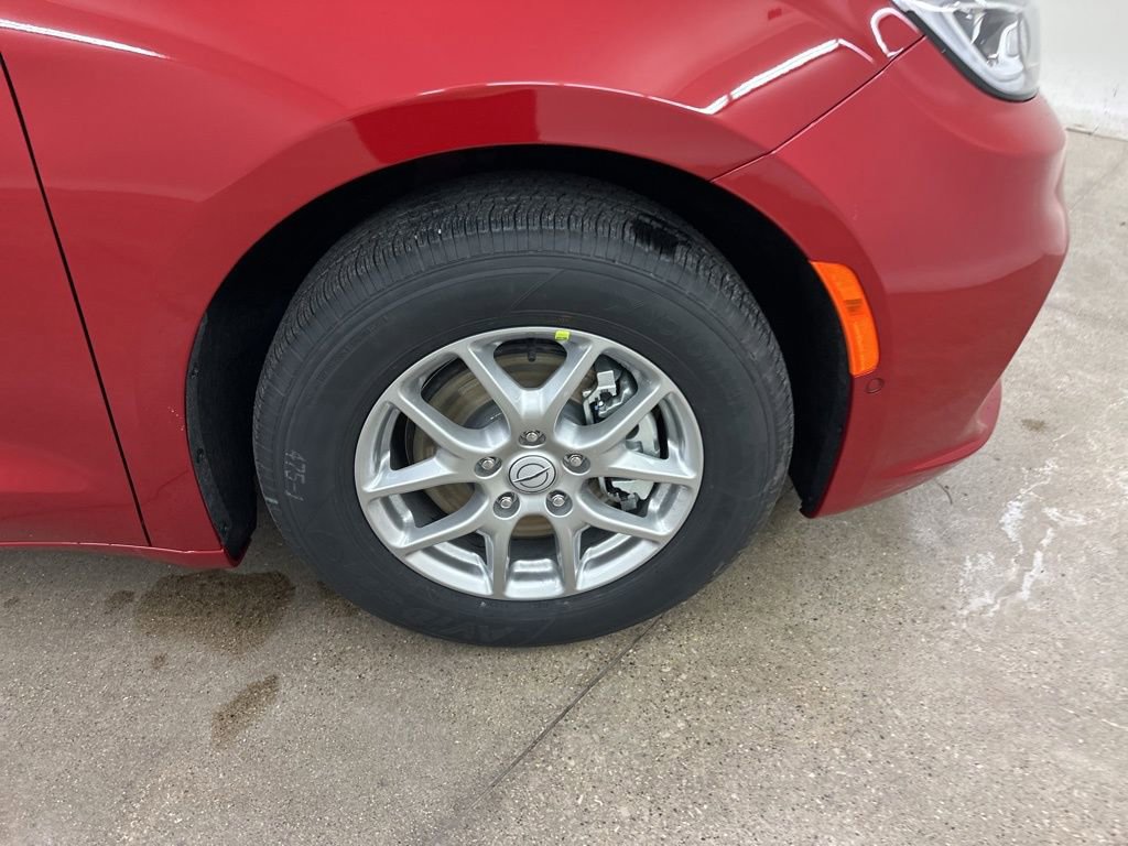 New 2026 Chrysler Pacifica Select image 13