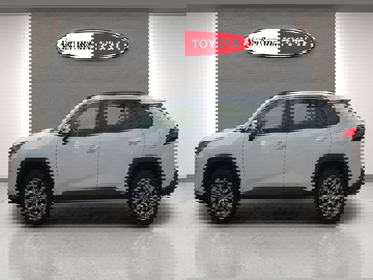 Used 2020 Toyota RAV4 XLE Premium image 10