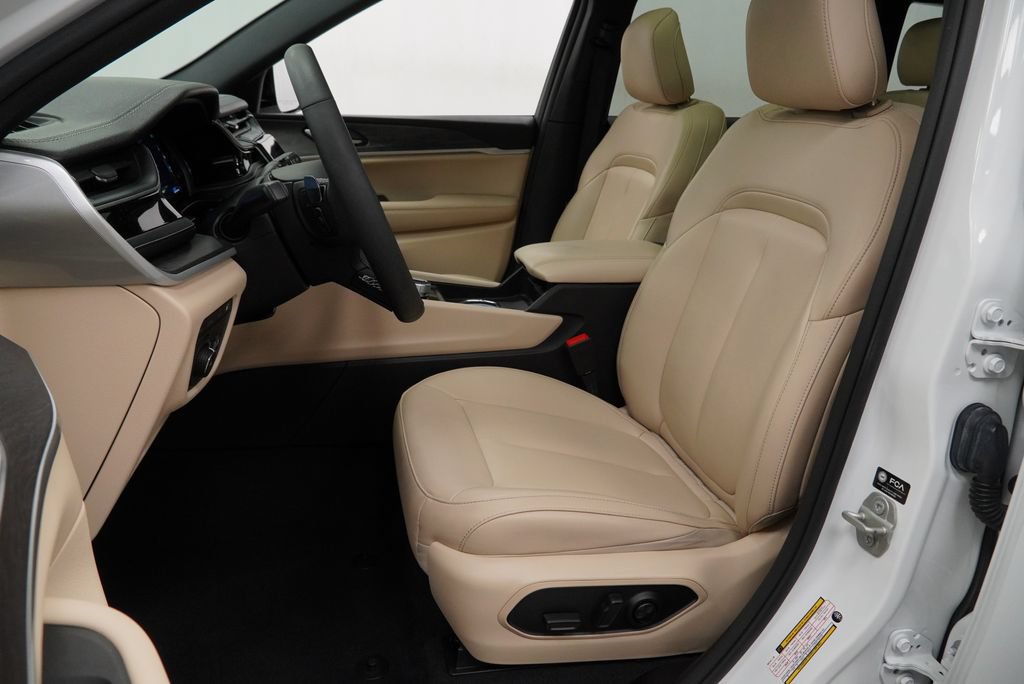 Used 2024 Jeep Grand Cherokee Limited 4xe AWD/4WD image 17