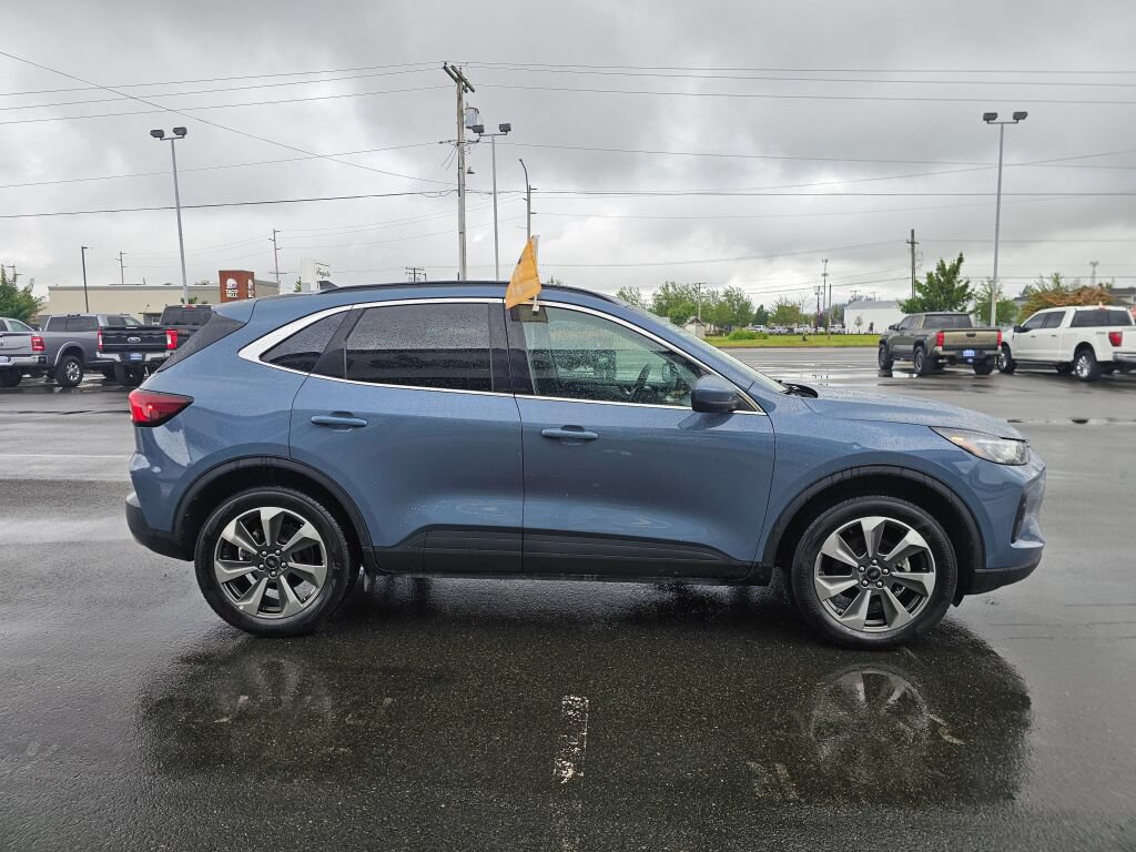 Certified 2025 Ford Escape Platinum AWD/4WD image 5