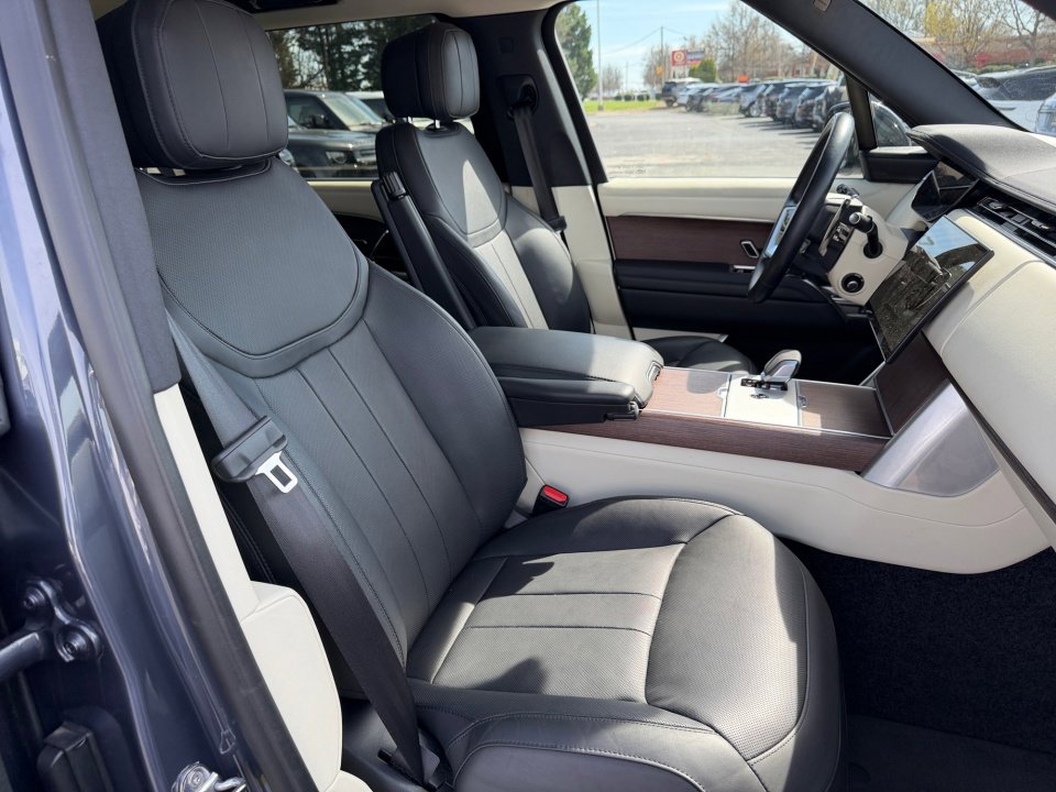 Used 2024 Land Rover Range Rover Long Wheelbase SE image 28