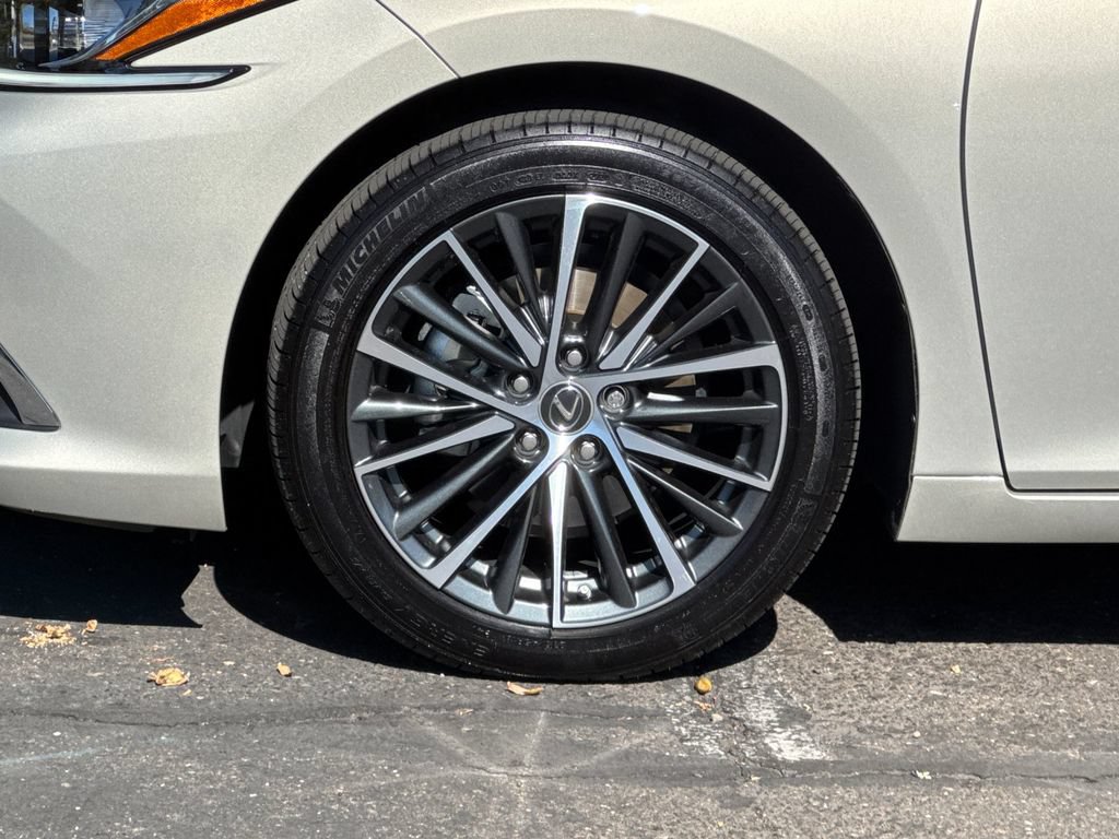 Used 2025 Lexus ES 350 w/ Premium Package FWD image 37