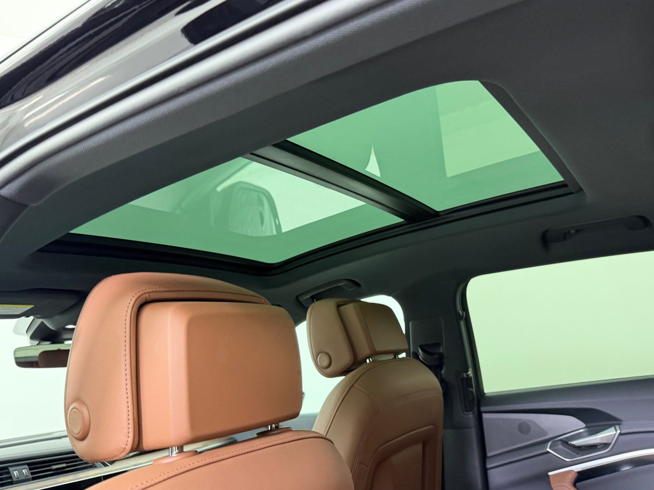 Certified 2022 Audi e-tron Premium Plus w/ Premium Plus Package AWD/4WD image 17