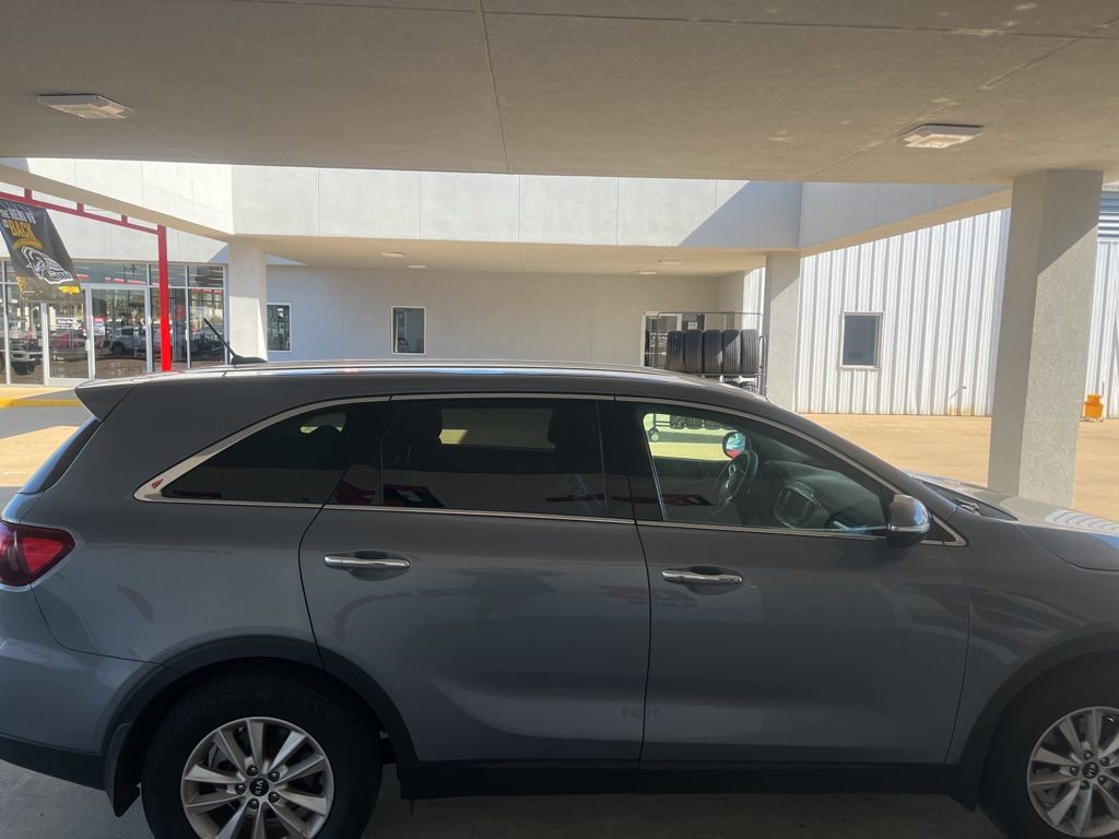 Used 2020 Kia Sorento LX image 7